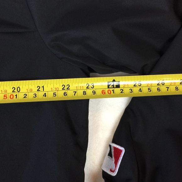 NEWYankees Black Hooded Quilt Overhead Windbreaker - Picture 6 of 8